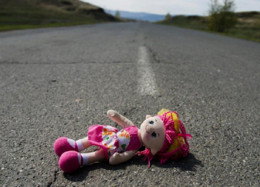 Под Волгоградом пьяный водитель сбил 3-летнюю дочь и скрылся