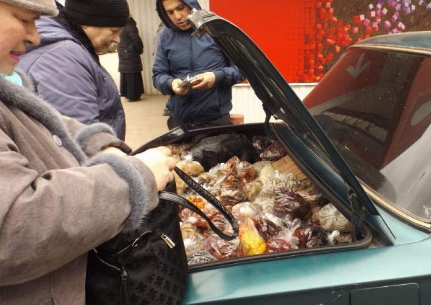 Нелегальных уличных продавцов в Волжском оштрафовали на четыре тысячи рублей