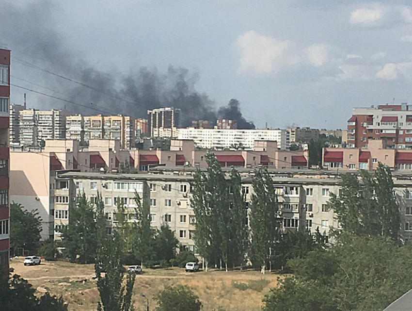 ﻿﻿Из-за крупного пожара Волжский снова накрыло облаком дыма 