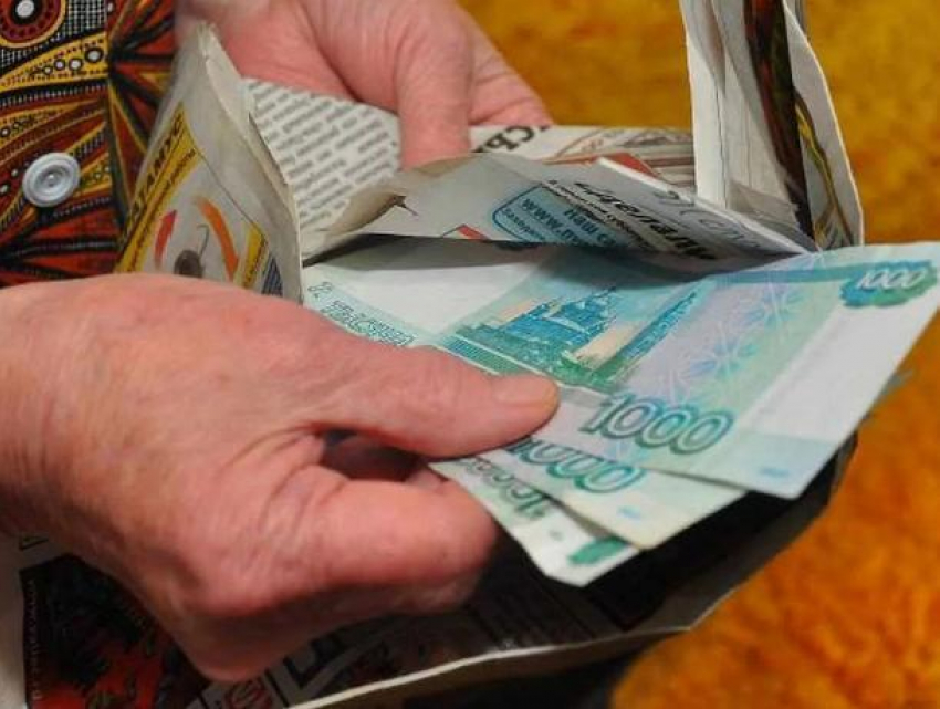 Женщина развела пенсионерку на 2 700 рублей в Волжском