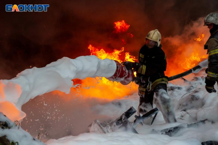 Молодой мужчина пострадал в страшном пожаре в Волгоградской области