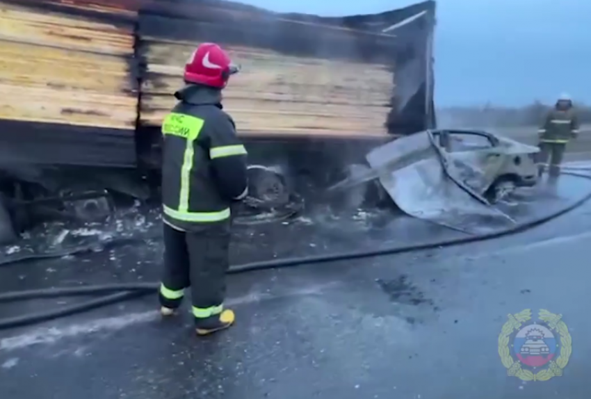 Трое сгорели заживо: жуткое ДТП с фурой произошло в Волгоградской области 