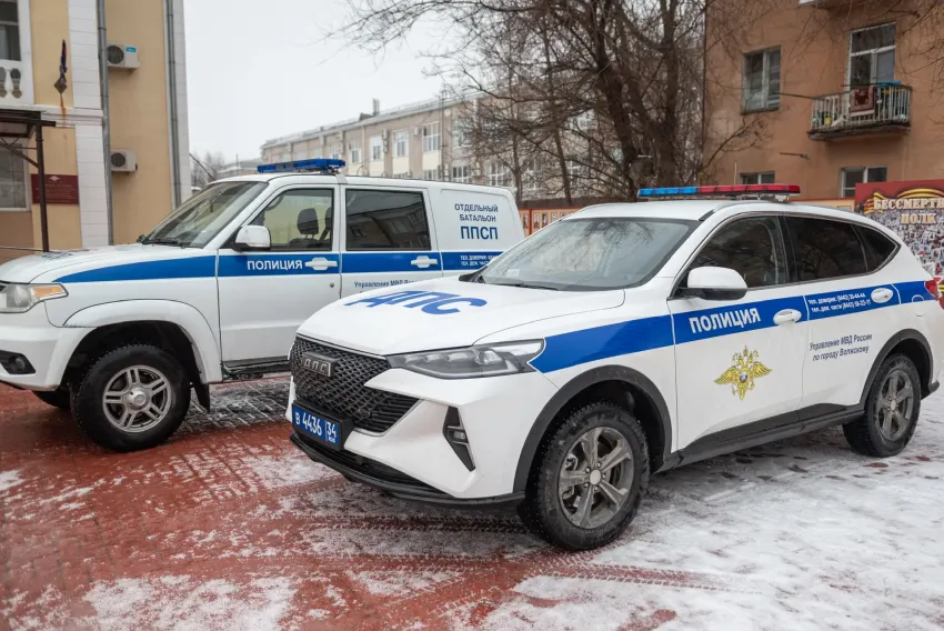 В Волжском полиция проводит рейды в общественных местах