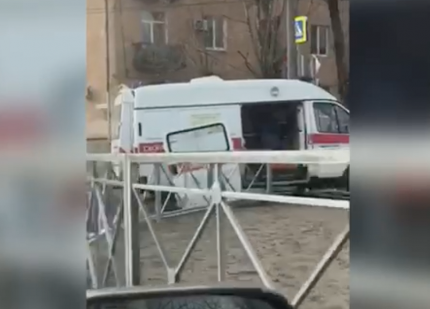 В Волжском произошло ДТП с участием машины скорой помощи