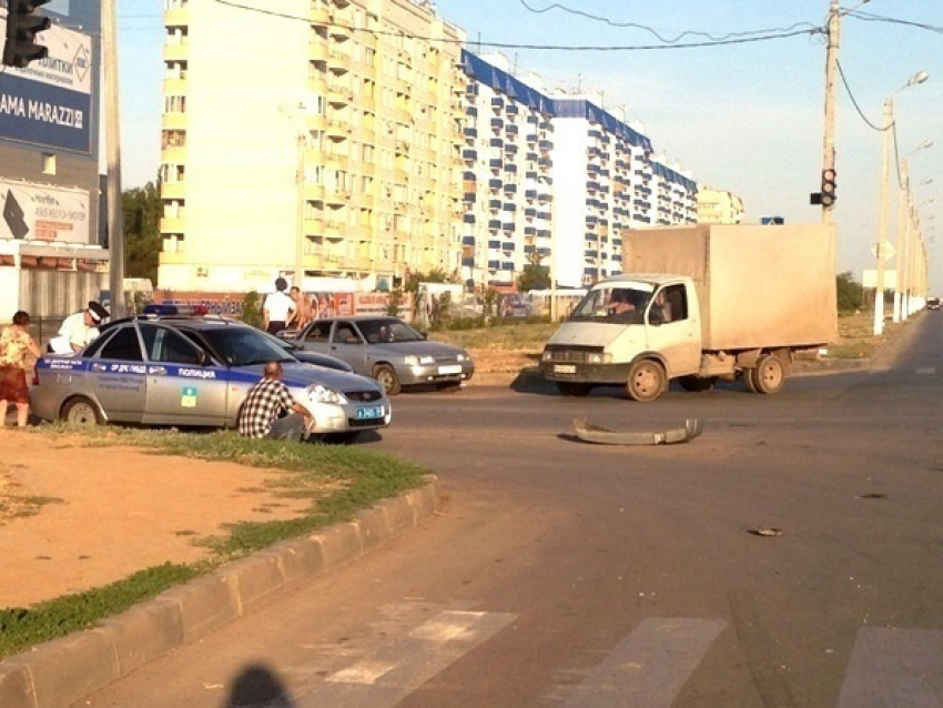 В Волжском на улице Ленина  на высокой скорости столкнулись две легковушки