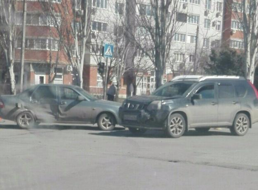 Волжанка попала в больницу после столкновения «Приоры» с иномаркой