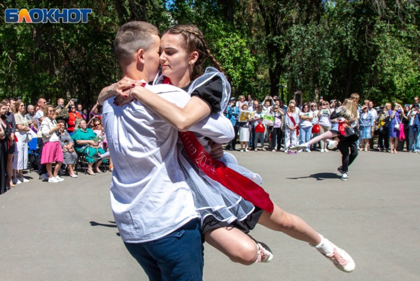 В Волжском школьников отправят на каникулы раньше срока 