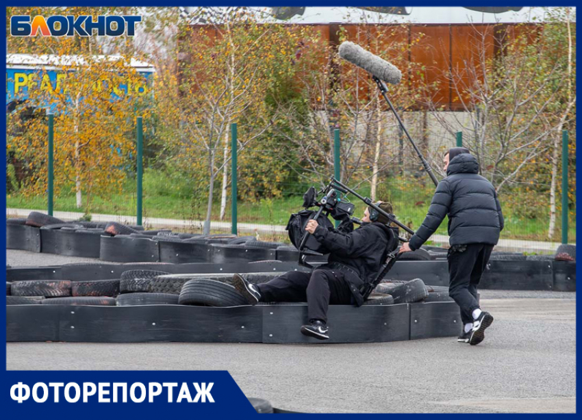 В Волжском прошел первый съемочный день фильма «Блогерши» с дочерью Кончаловского и чемпионами «Формулы»