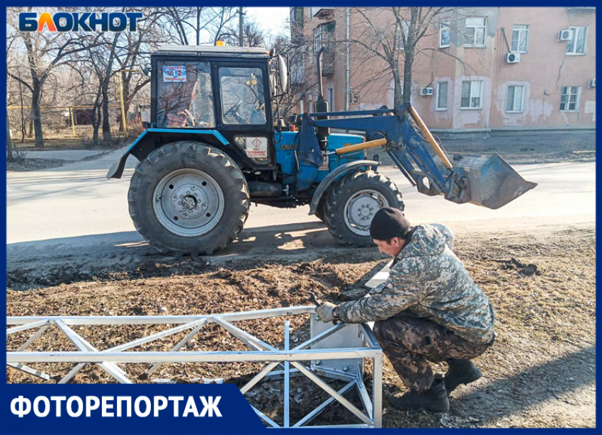 Новую арку-ограничитель снес пассажирский автобус на Набережной в Волжском