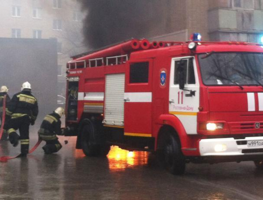 Горевший сухогруз едва не взорвался в речпорту Волжского