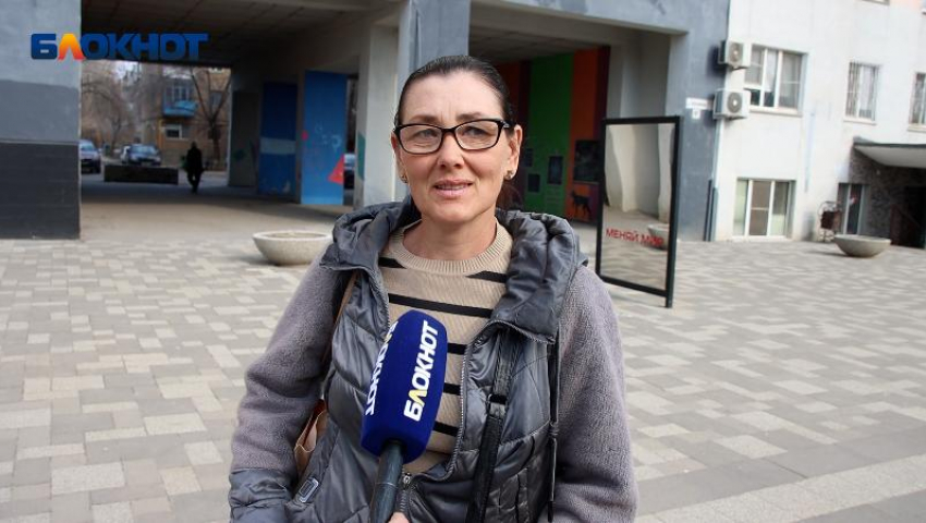 «Средняя зарплата – 70 тысяч рублей, а в кошельке – двадцать тысяч»: сколько на самом деле получают волжане