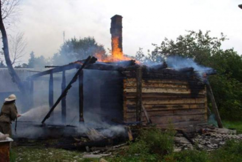 Неизвестный случайно устроил пожар в сарае волжан
