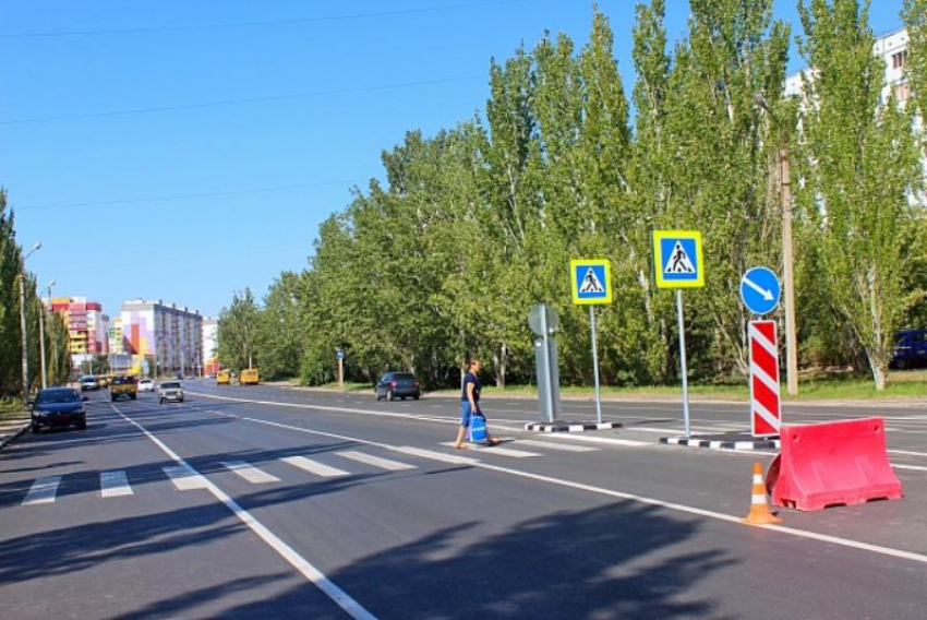 В Волжском обновили дороги к школам