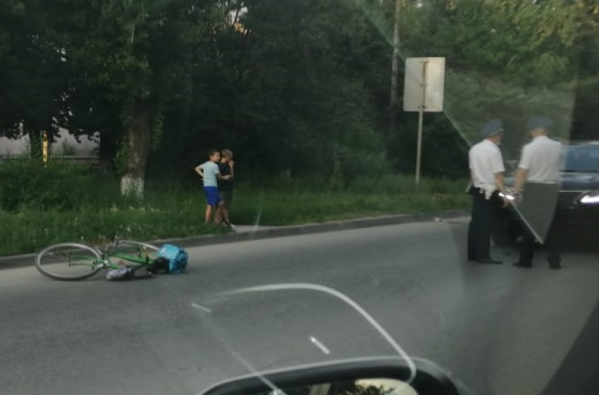 Пьяный велосипедист попал под колеса Lexus: подробности ДТП в Волжском