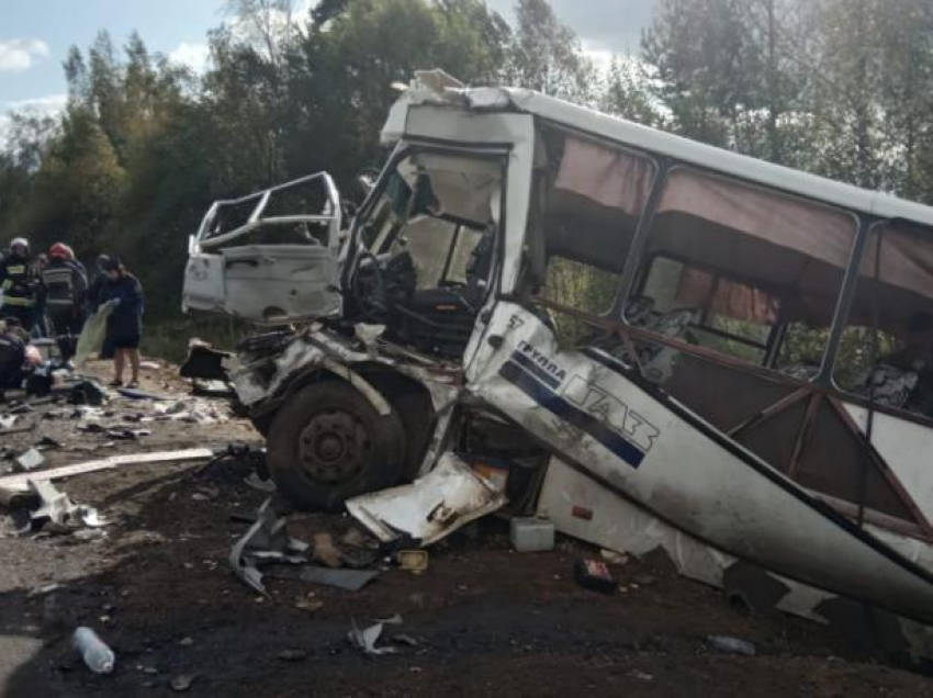 Семь человек погибли в ДТП с рейсовым автобусом