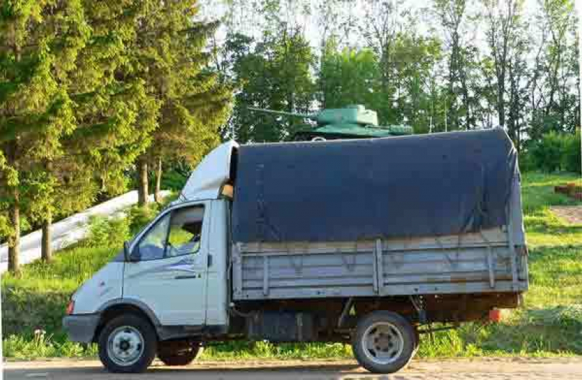 На автодороге Волгоград-Камышин вооруженные грабители похитили 135 тысяч рублей у водителя 