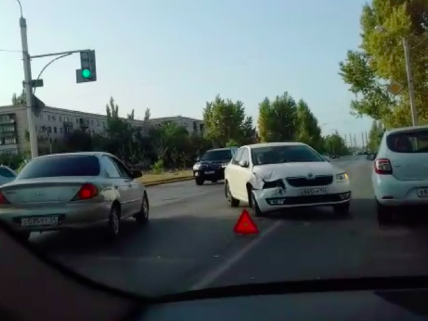 "Лексус» против «Шкоды": в Волжском столкнулись иномарки