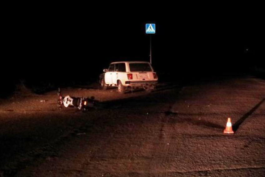 За минувшие сутки волгоградские водители сшибли двух юных мопедистов