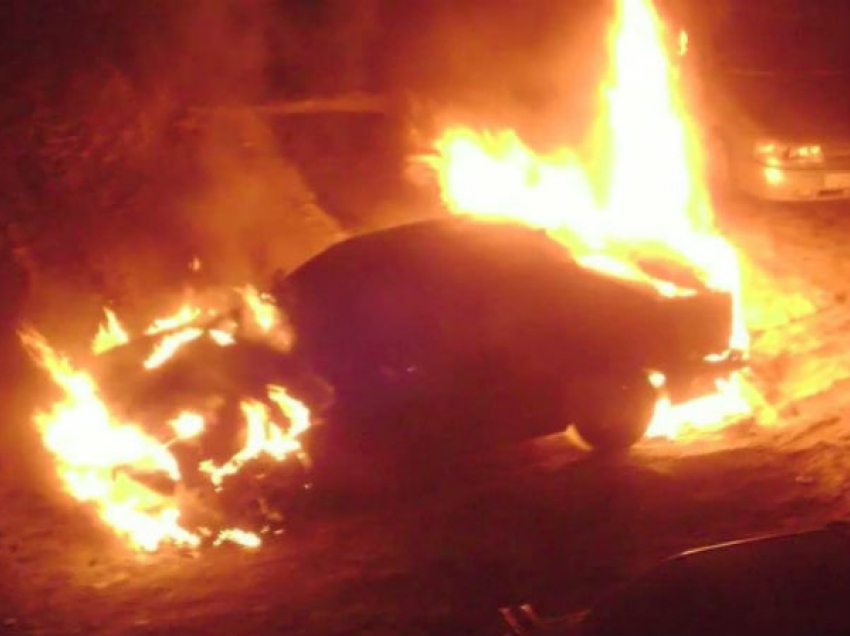 В Волгограде загорелись три машины 