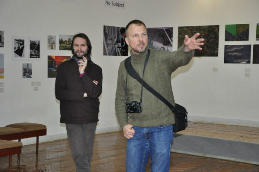 В Волжском открылась выставка уличной и документальной фотографии