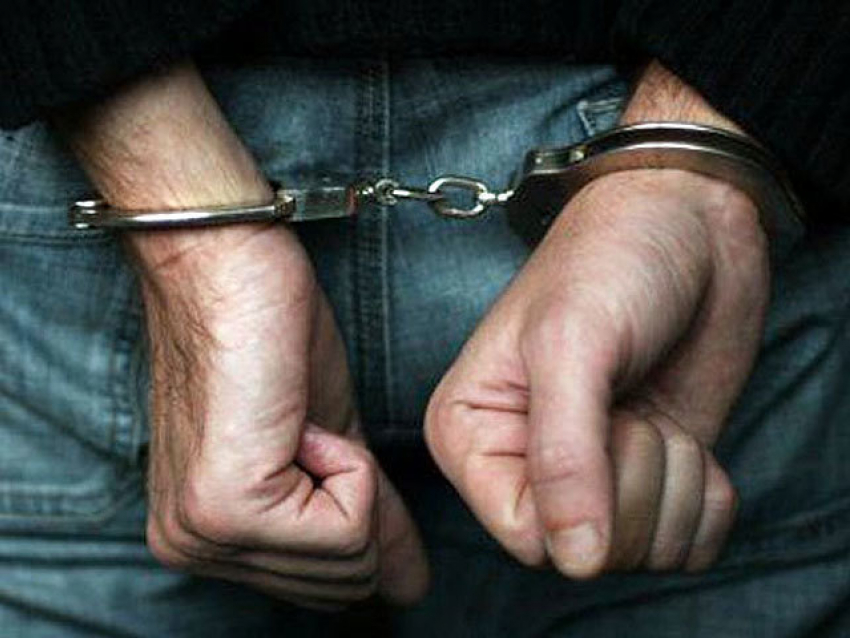 В Волжском рецидивист раздел прохожего прямо на улице