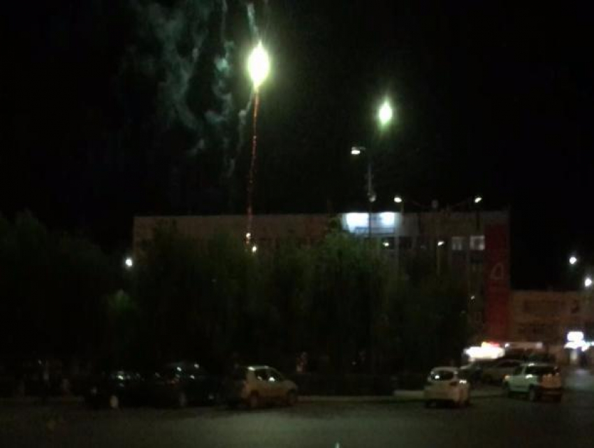 Огненную ярмарку красок устроили волжане у кинотеатра «Спутник"