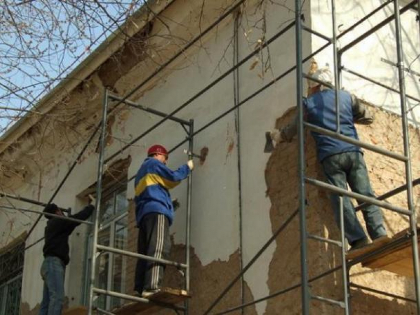 Власти пообещали капитально отремонтировать около 90 домов в Волжском
