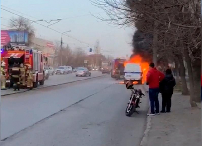 В Волгограде горела полицейская машина