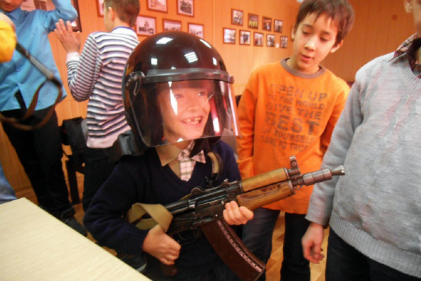 Воспитанники Волжского детского дома почувствовали себя инспекторами ДПС