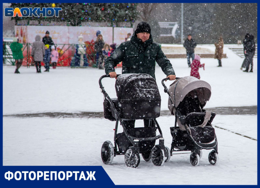 Новогодняя сказка пришла в Волжский 4 января: фото первого снегопада 2024 года