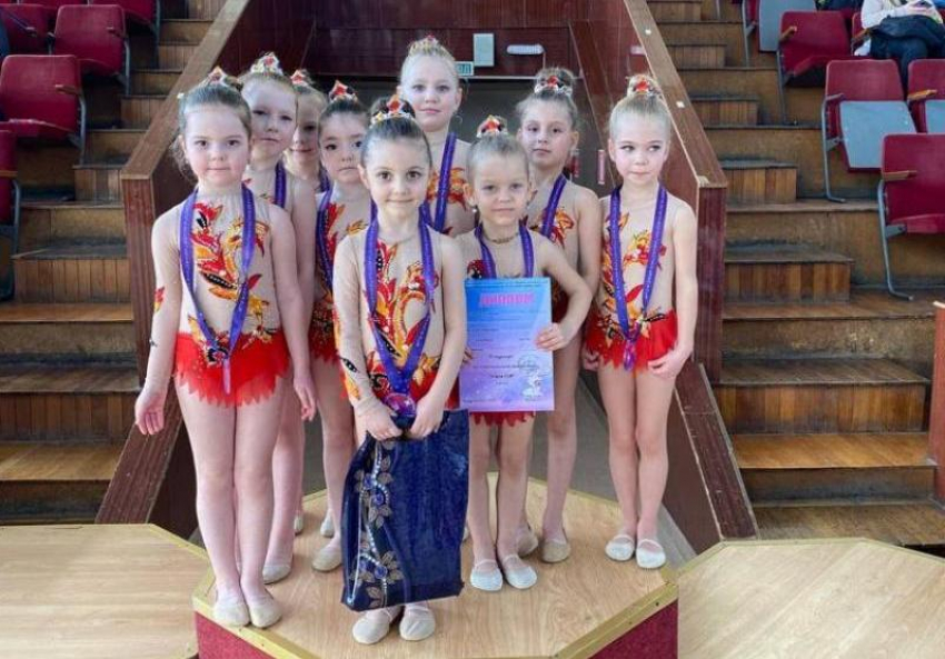 Юные волжанки привезли медали по гимнастике с турнира в Астрахани