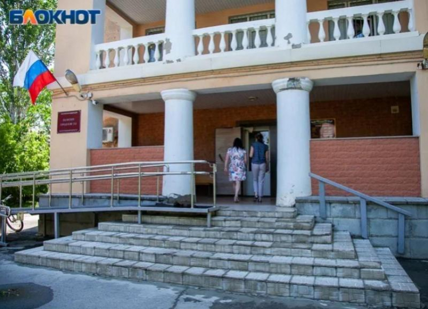 Начальница почты предстанет перед судом за мошенничество в Волгограде