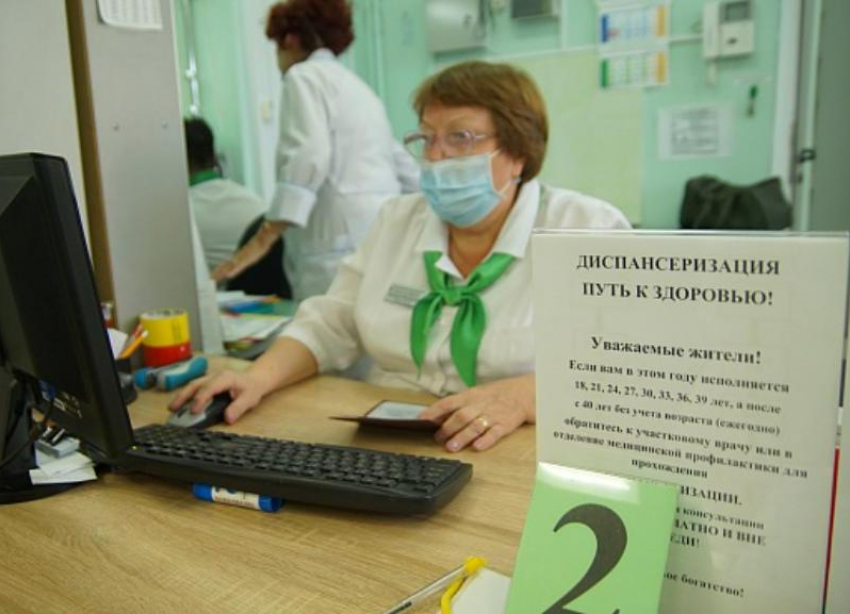 В Волгоградской области 380 миллионов рублей направят на оплату труда новых медиков