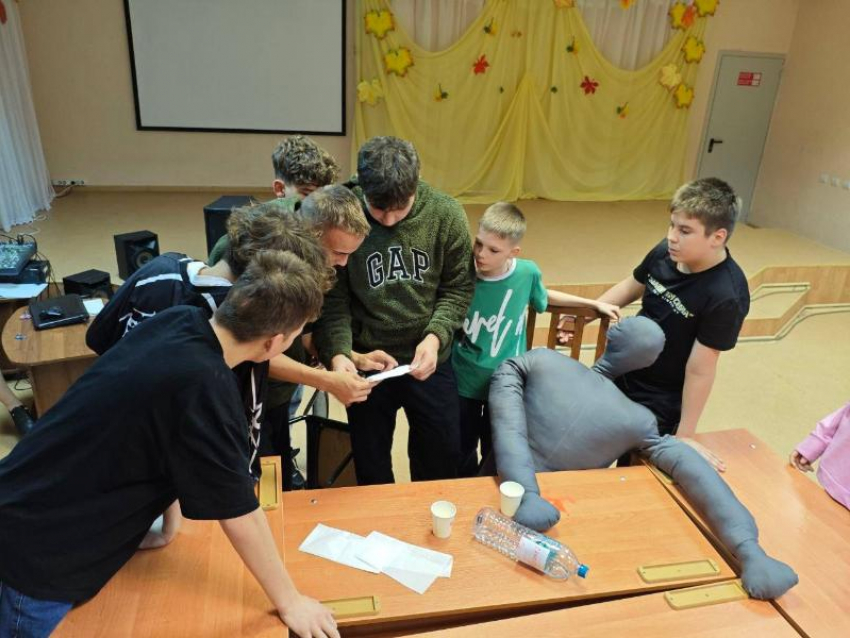 От чашки чая до уголовного кодекса: в День сирот следователи СК провели встречу с воспитанниками волжского центра