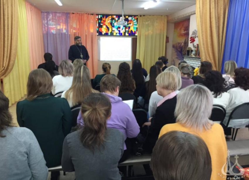 В Волжском прошел семинар по вопросам духовно-нравственного и патриотического воспитания детей