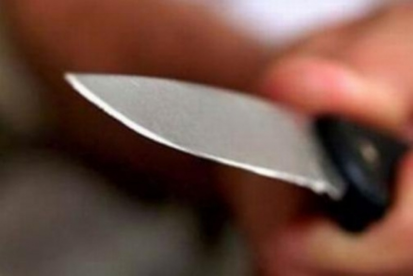 В Волгограде пасынок пытался зарезать отчима за оскорбление матери