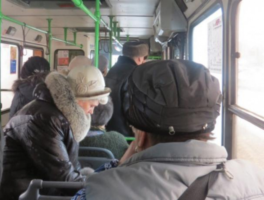 Водитель автобуса «уронил» пассажира в центре Волжского
