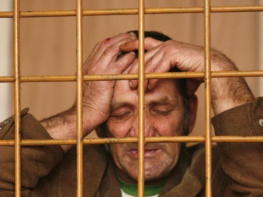Среднеахтубинцу грозит до трех лет за фиктивную регистрацию