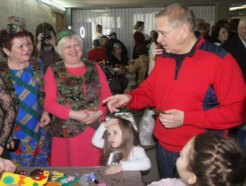 Мэр города Игорь Воронин посетил первое собрание женсовета Волжского