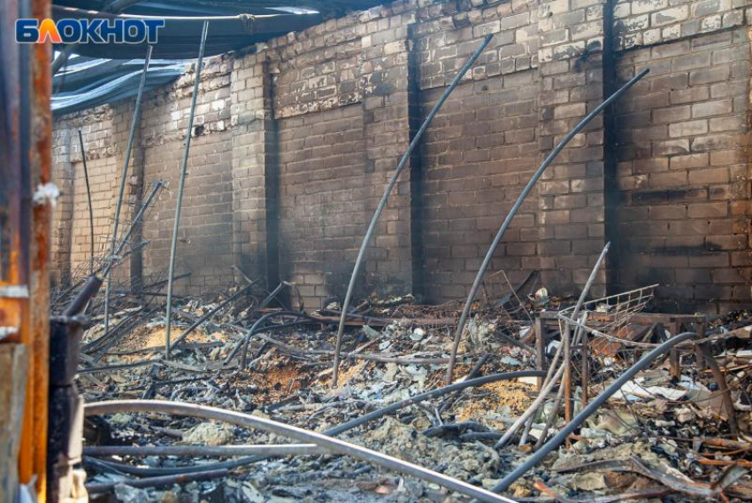 Мужчина заживо сгорел в заброшенном поселковом доме в 2 часах езды от Волжского 