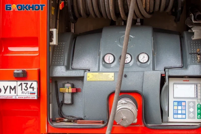 В Волжском горели дачные дома