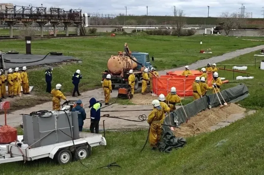 Учения по ликвидации разлива нефтепродуктов прошли в Волжском