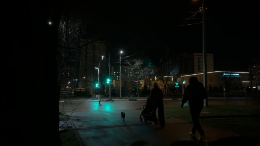 Дайте нам поспать: жители Волжского просят отключить пищащие светофоры на ночь