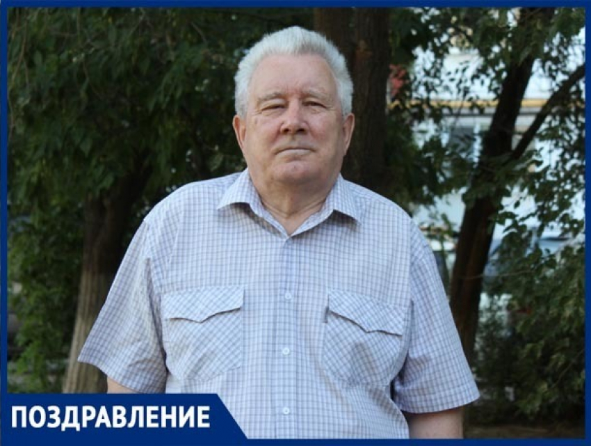 Родные поздравляют Виктора Андреевича с юбилеем