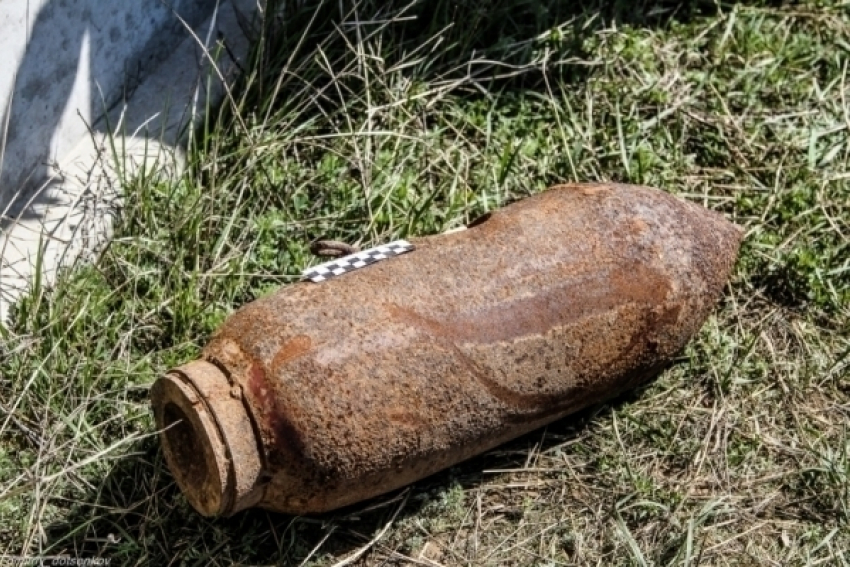 Пиротехники уничтожили авиабомбу, найденную в аэропорту Волгограда