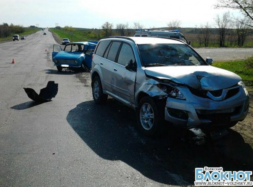 В аварии на трассе «Саратов-Волгоград» погиб водитель «копейки»