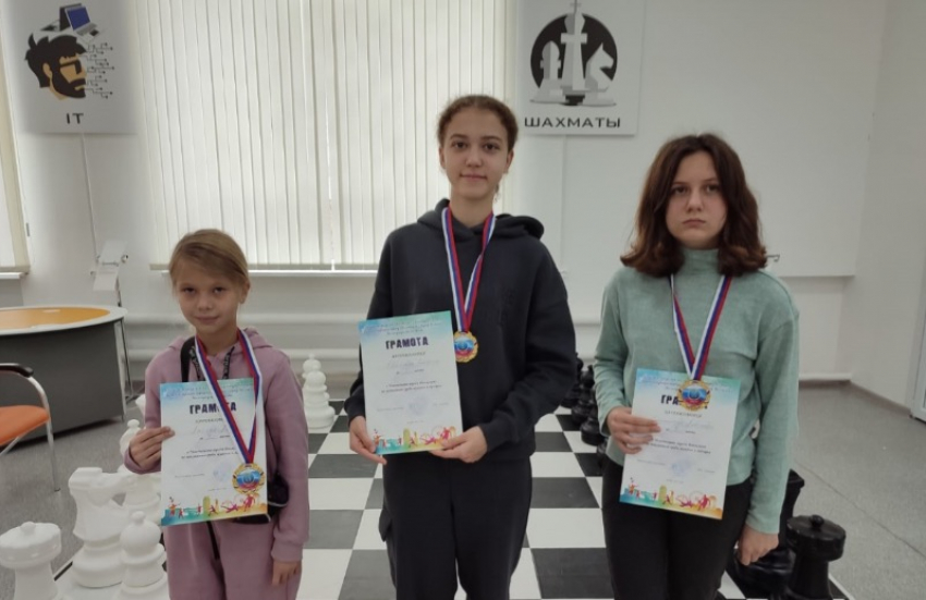 В Волжском прошел чемпионат по классическим шахматам среди мужчин и женщин