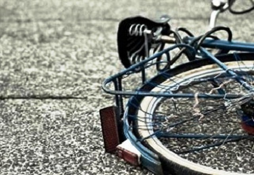 На юге Волгограда пенсионер на внедорожнике сбил 12-летнего велосипедиста