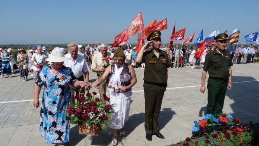 Волжане почтили 75-летие с начала войны возложением цветов