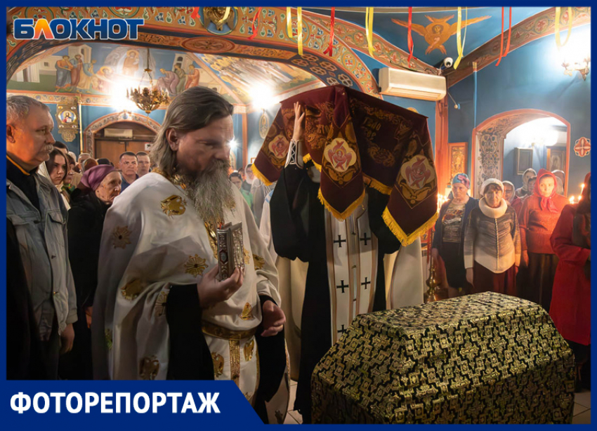 «Свет победил тьму»: как волжане встретили Пасху в храме Новомучеников